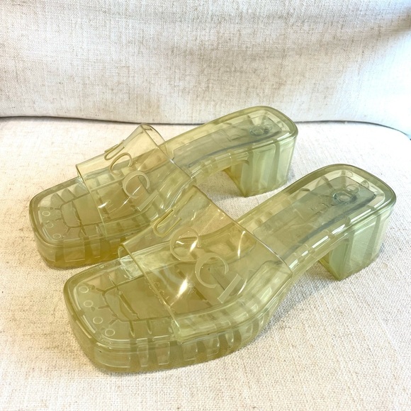 GUCCI Transparent Rubber Embossed Logo Slide Sandals Mules Yellow - Picture 1 of 12